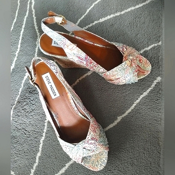 Steve Madden "Crest" Floral Paisley Peep Toe Cork Wede Sandals - Picture 2 of 16